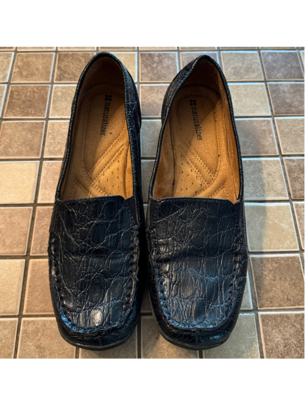 Women's Naturalizer Black Croc-Embossed Flats Loafers Size 8